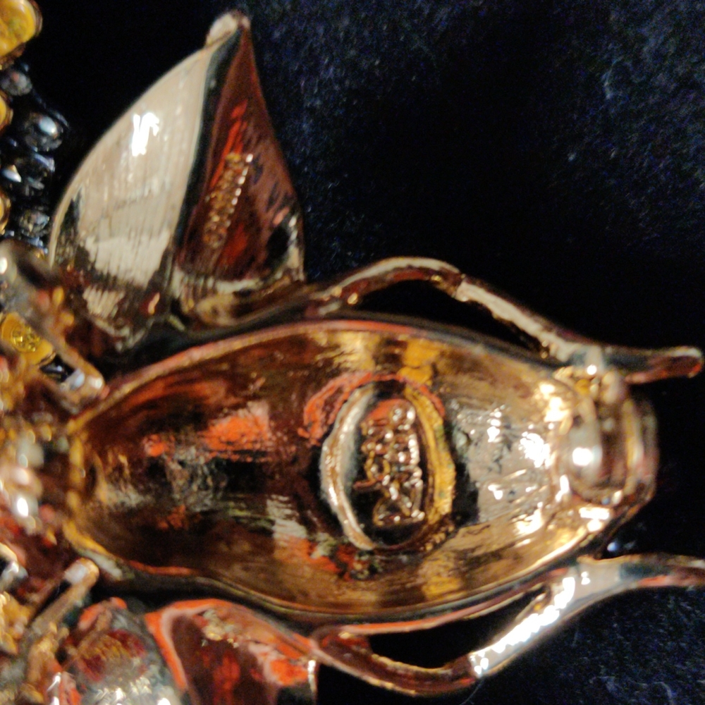 Joan Rivers RARE grapes bee brooch pin - Picture 3 of 3
